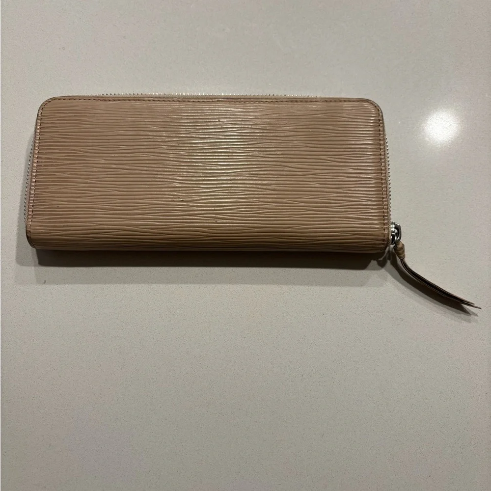 Louis Vuitton Women’s Epi Clemence Zip Around Vintage Wallet in Beige